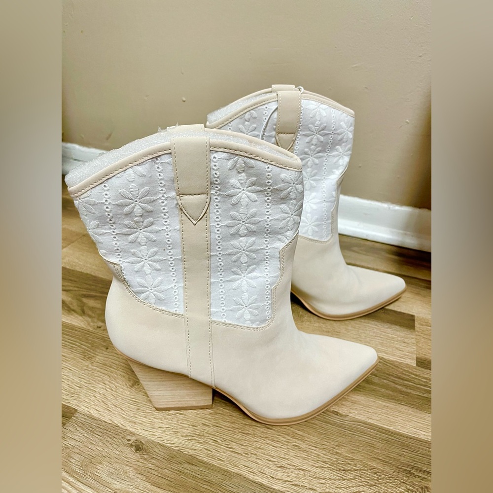 ARULA Wide Width Taupe-Ivory Booties                            SIZE 10W   *NWT* - Picture 5 of 14